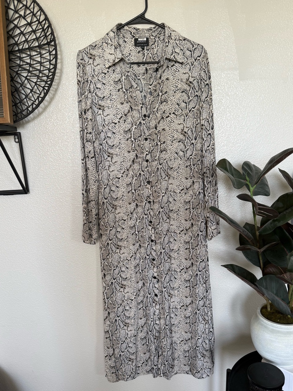 🔥 Bardot Pearl White Snake Patterned Shirt Dress 🔥